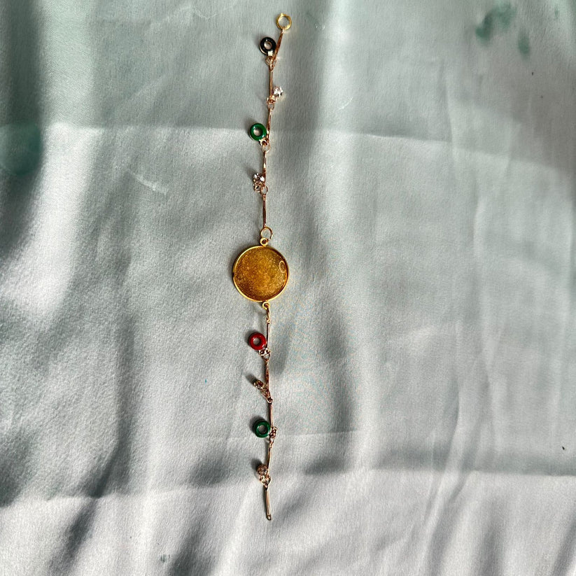 Rakhi bezel bracelet