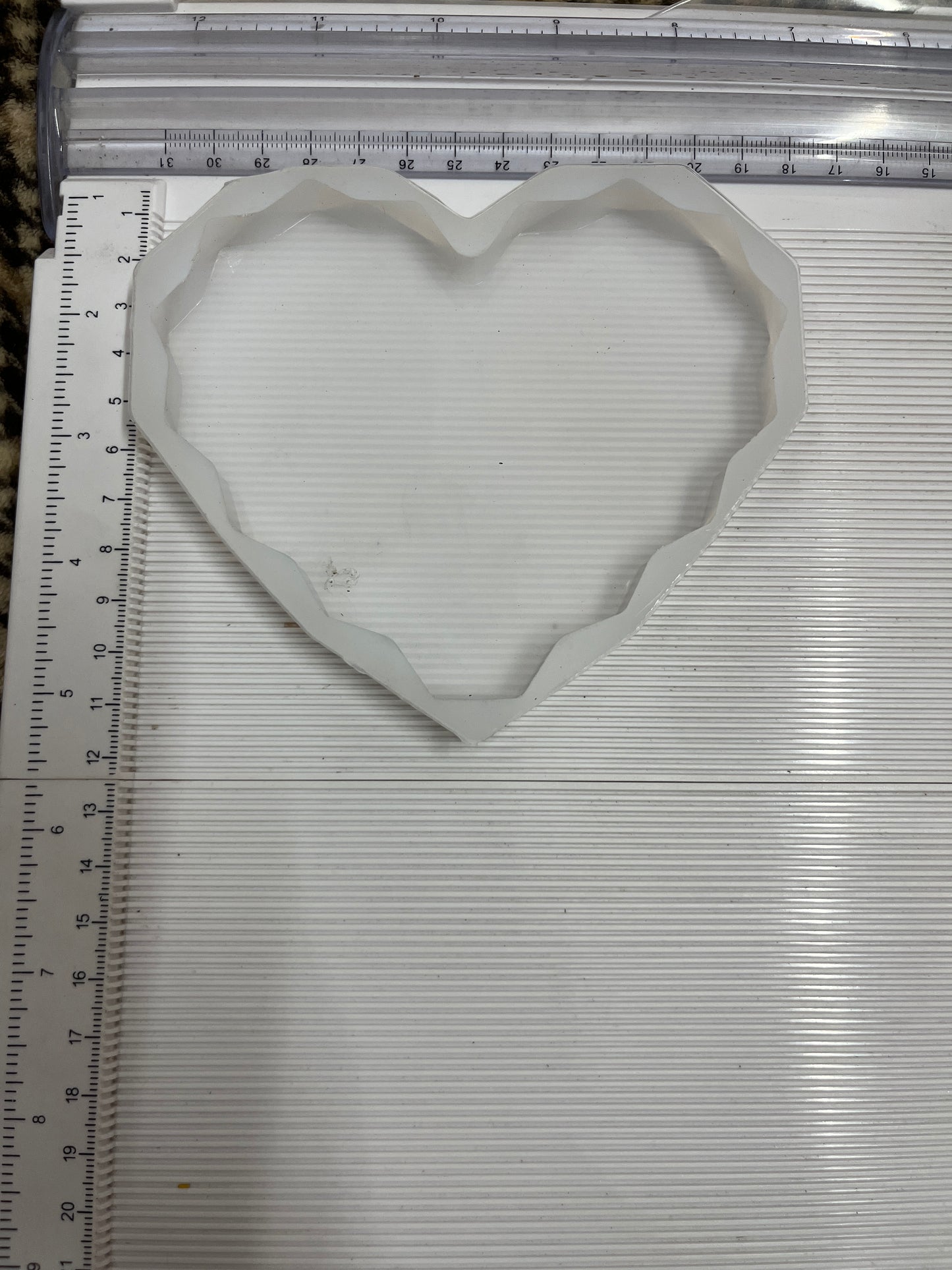 Zigzag heart mould