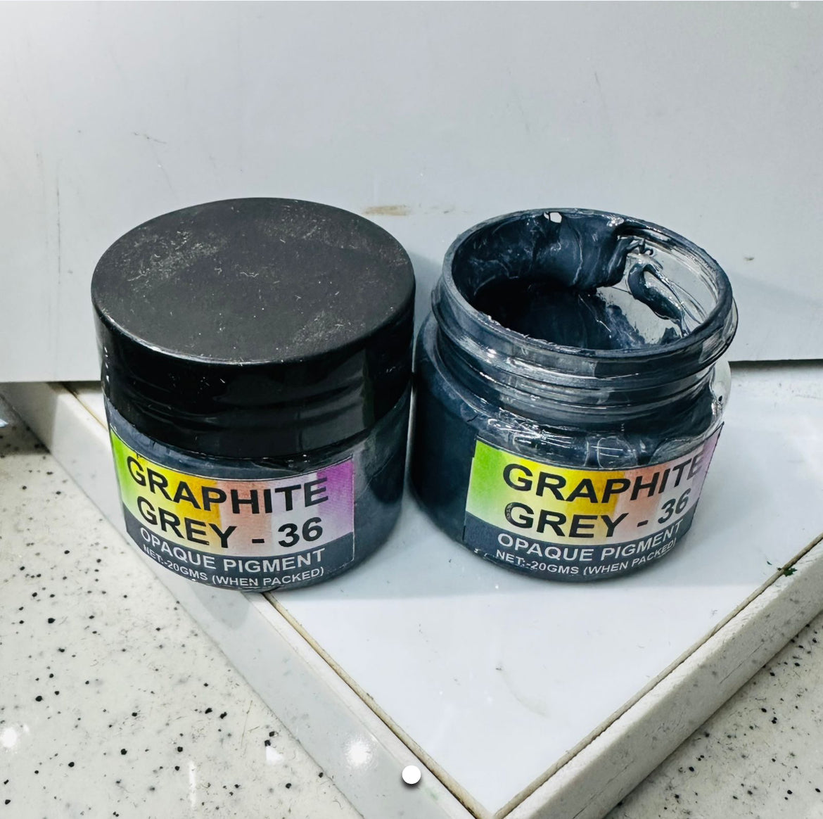 Graphite grey opaque pigment (20 gram)