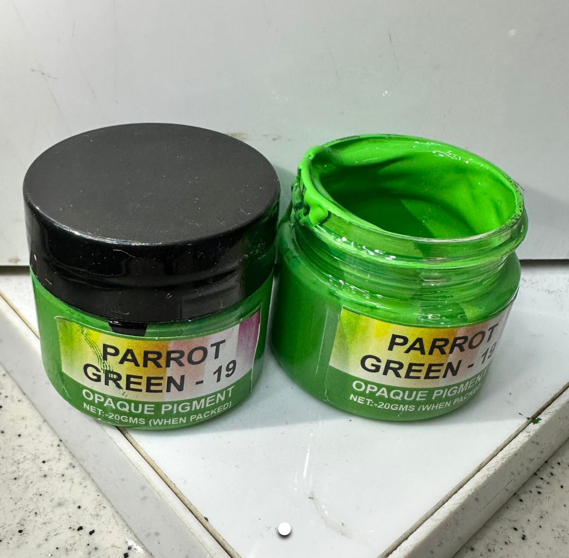 Parrot green opaque pigment (20 gram)