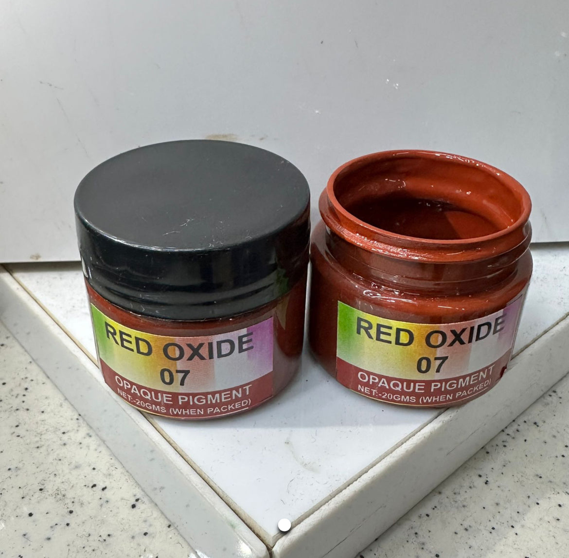 Red oxide opaque pigment (20 gram)