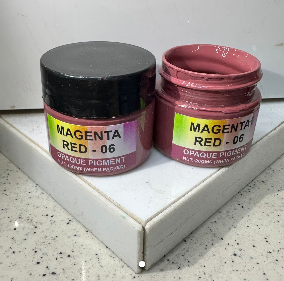 Magenta red opaque pigment (20 gram)