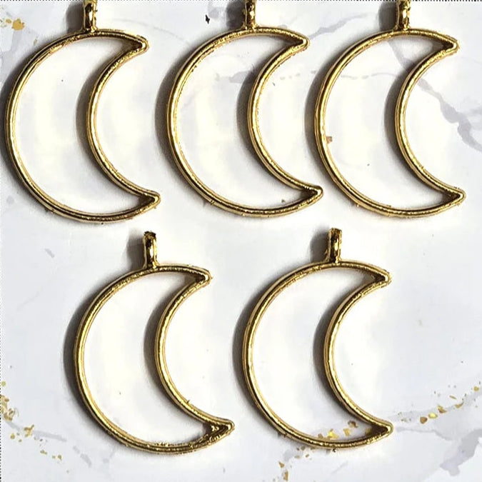 Bezel Pack of 5 – Golden Pendant Earrings