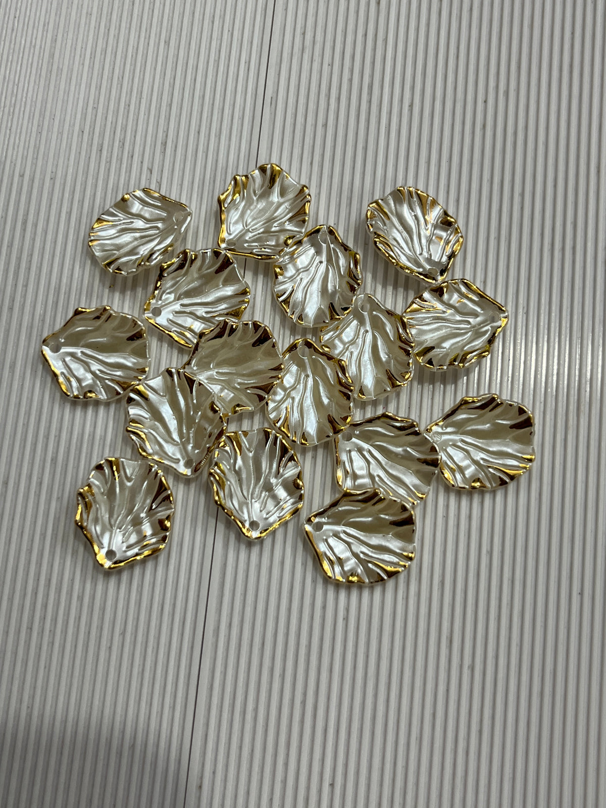 Artificial flowers petal white