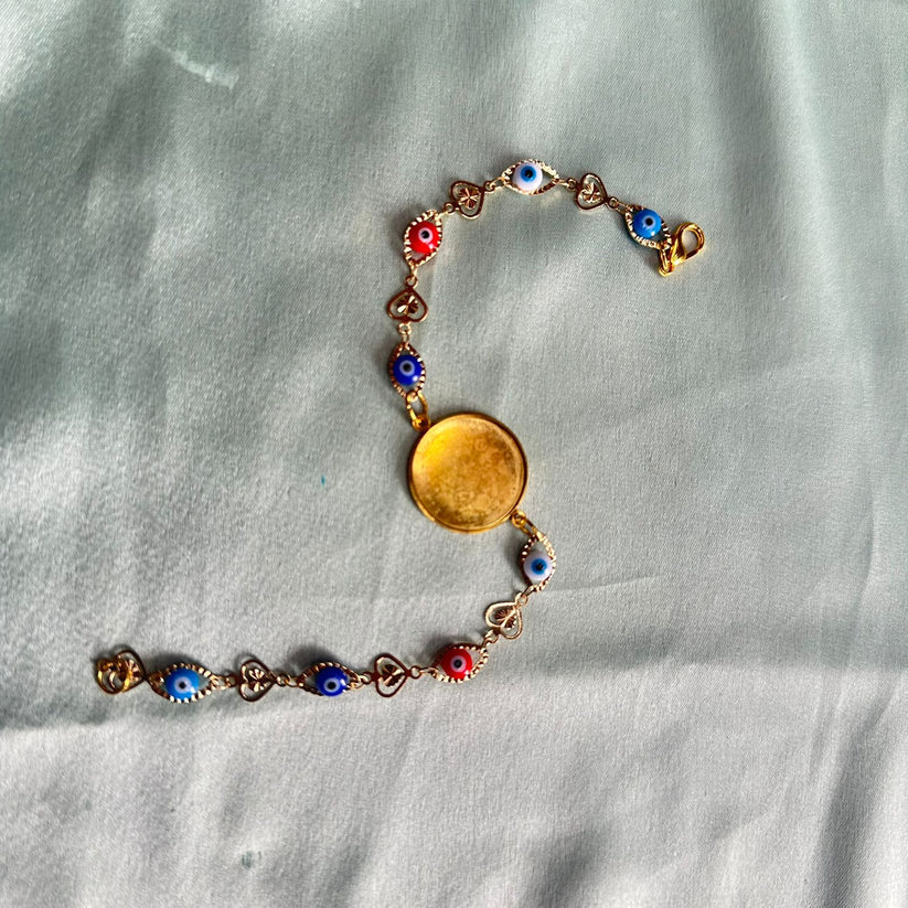 Rakhi bezel bracelet