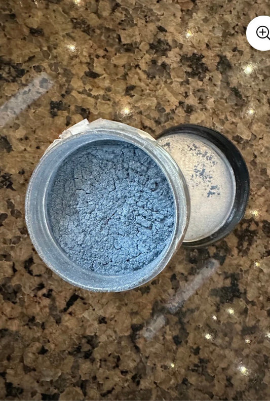 Light blue pearl pigment