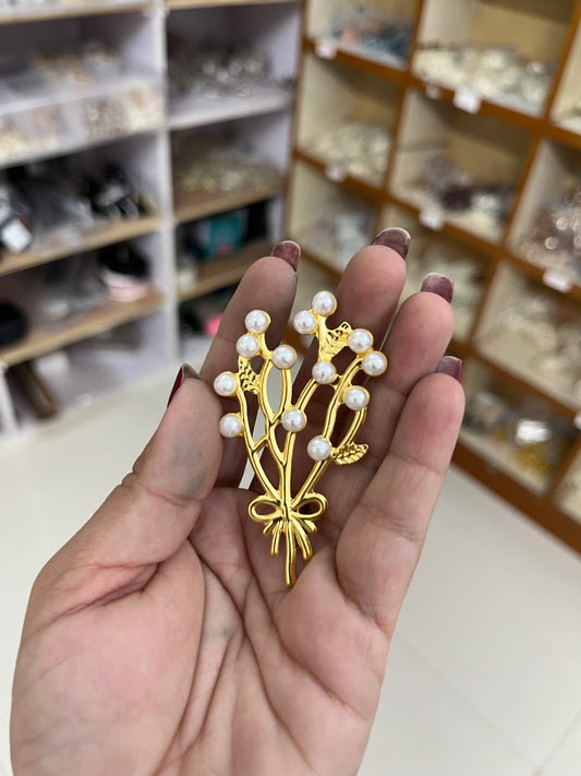 Pearl Embellished broach 04
