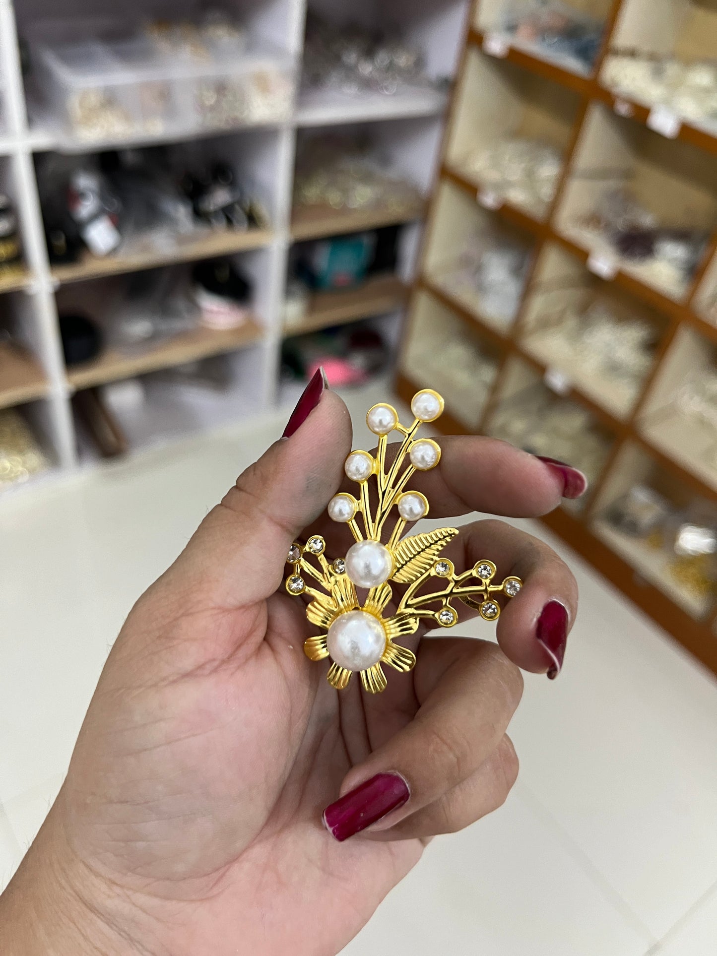 Pearl Embellished broach 05