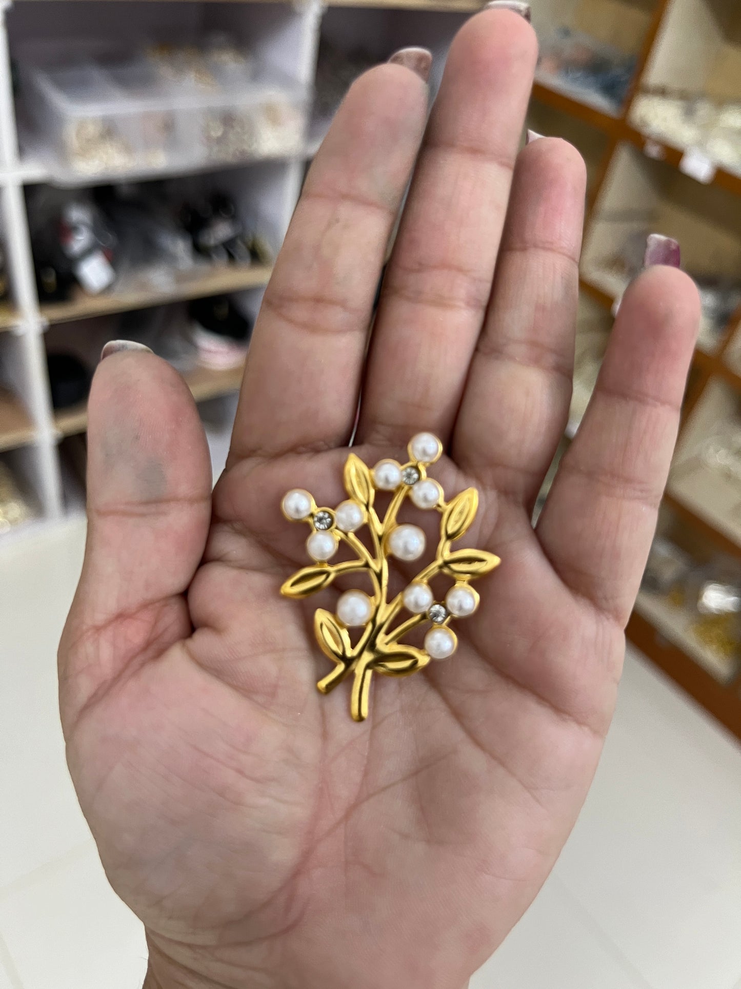 Pearl Embellished broach 06