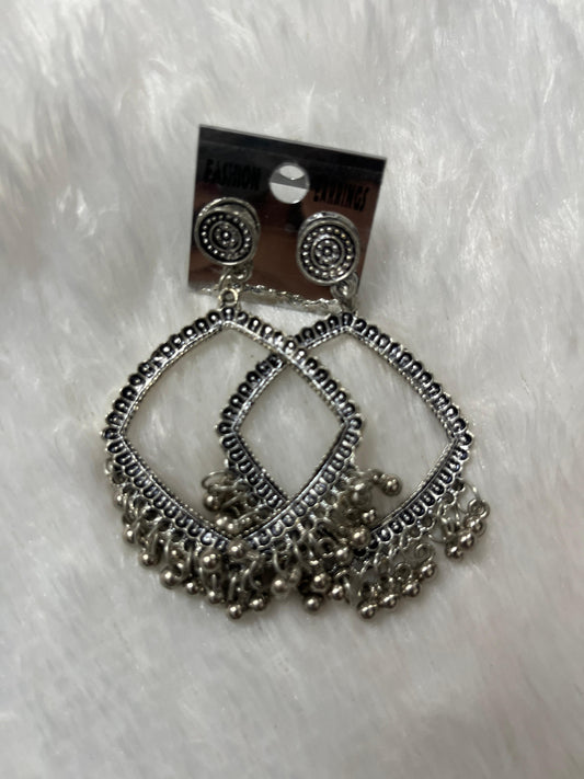 Rhombus Jhumka Earring - silver moti