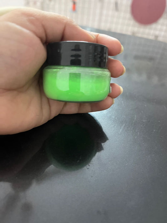 Floroscent green pigment