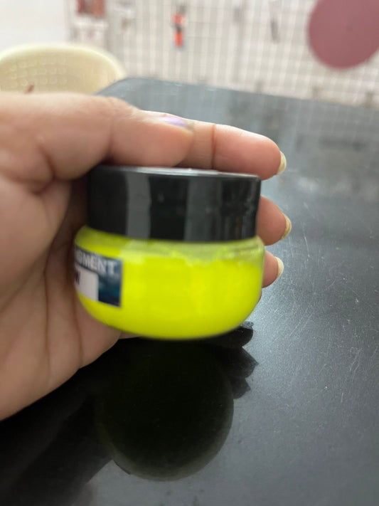 Floroscent yellow pigment